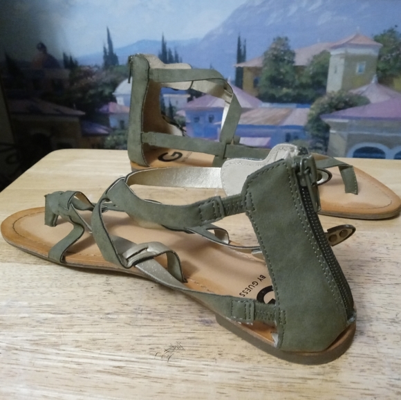 👡G by GUESS OLIVE GREEN SANDALS.👡SIZE 10 WOMEN,A NICE GIFT ITEM.🎁 - Picture 8 of 12